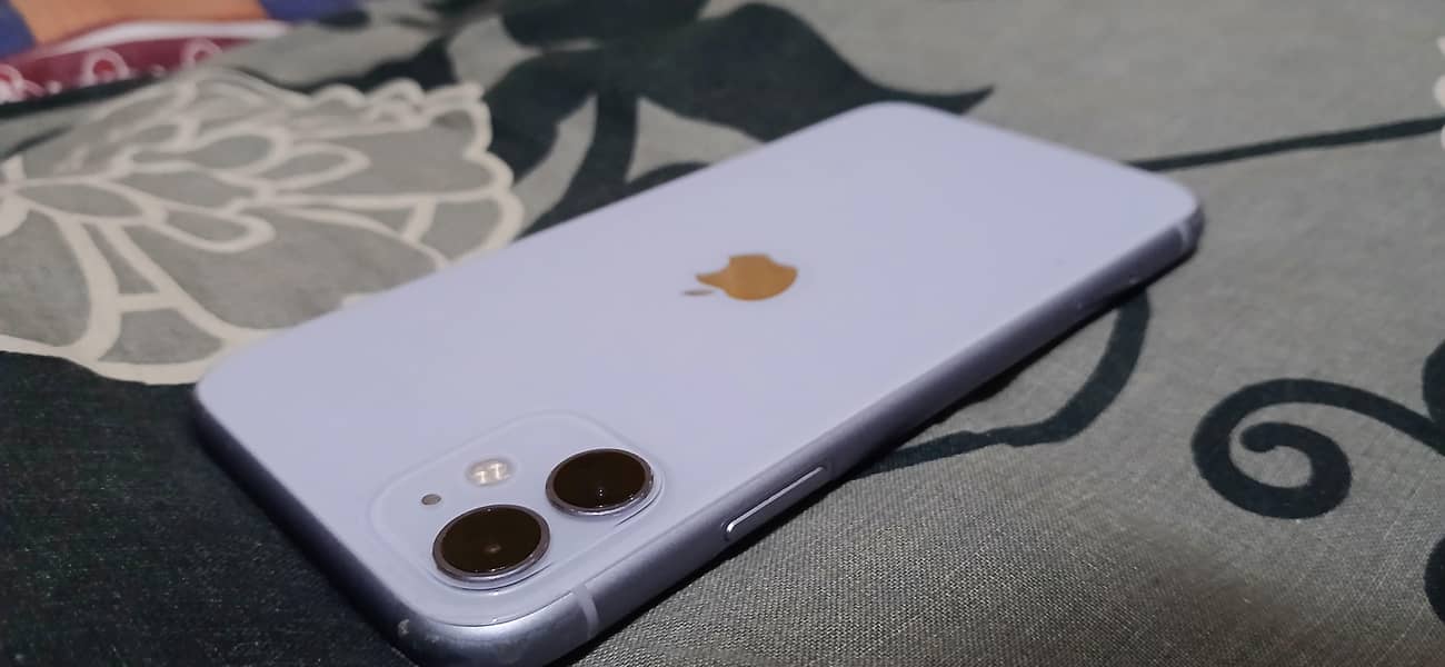 Apple iPhone 11 4