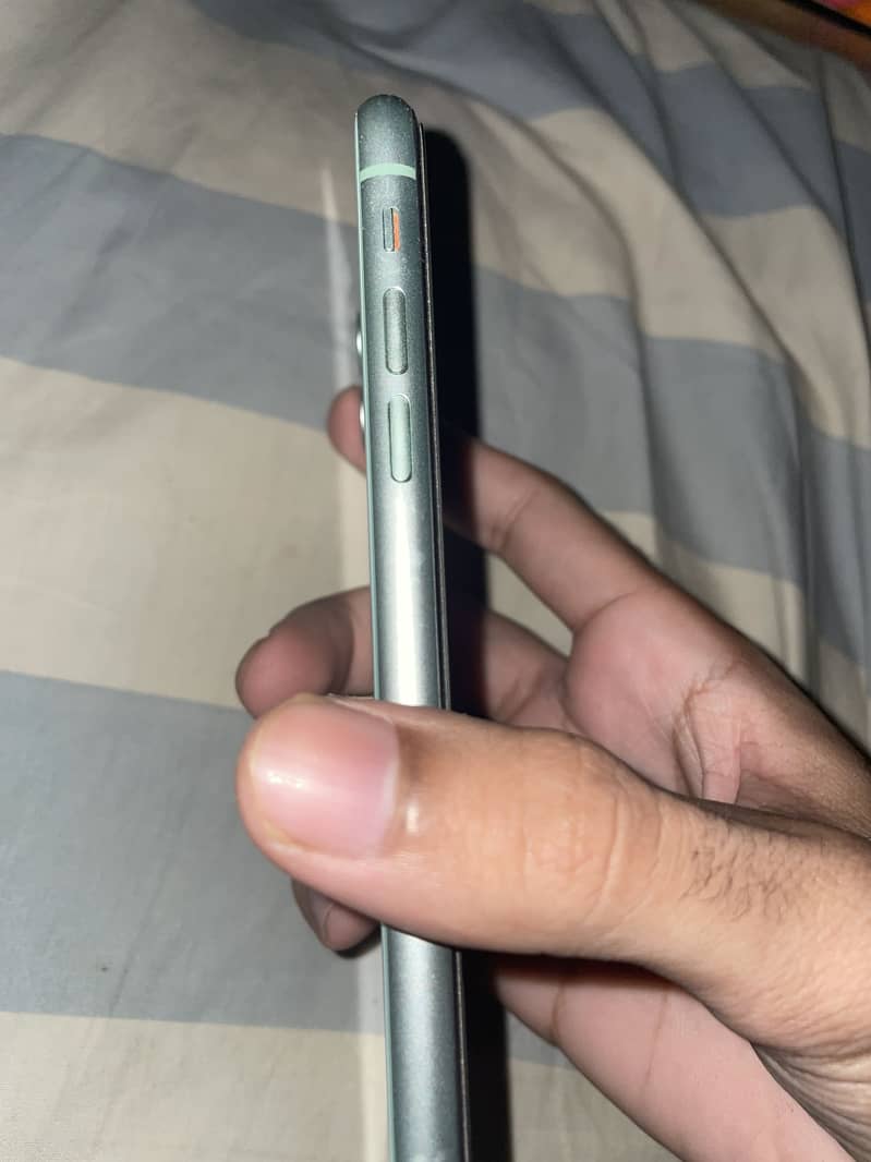 Apple iPhone 11 3