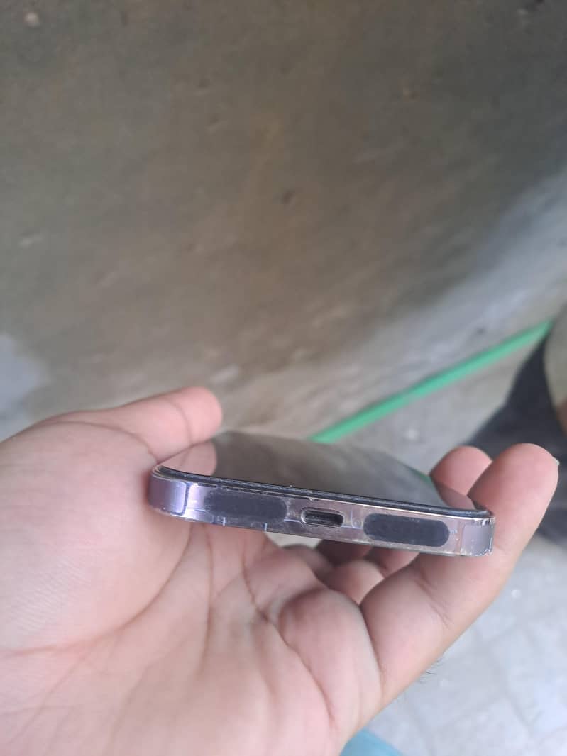 Apple iPhone 14 Pro 2