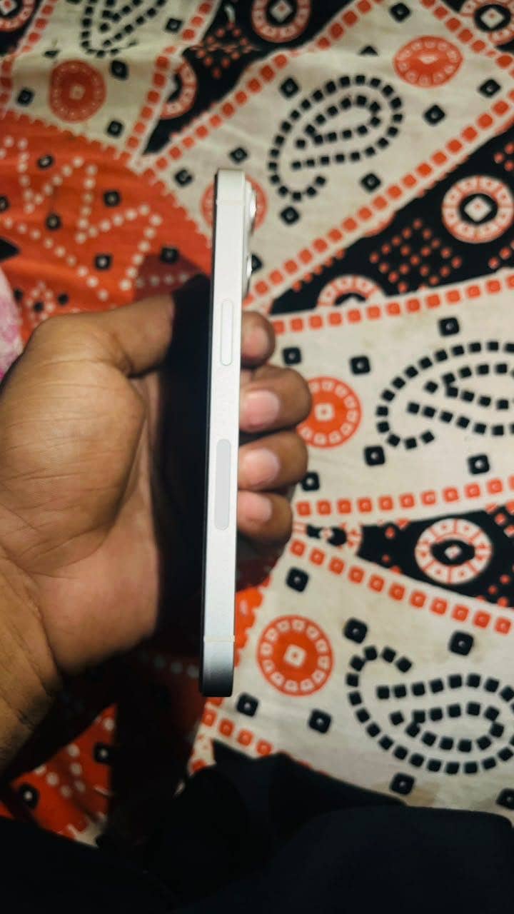 Apple iPhone 14 4