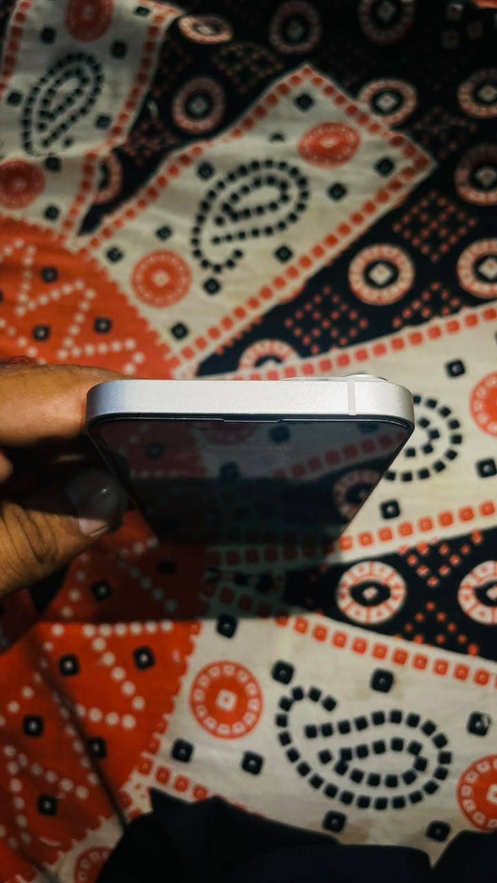 Apple iPhone 14 7
