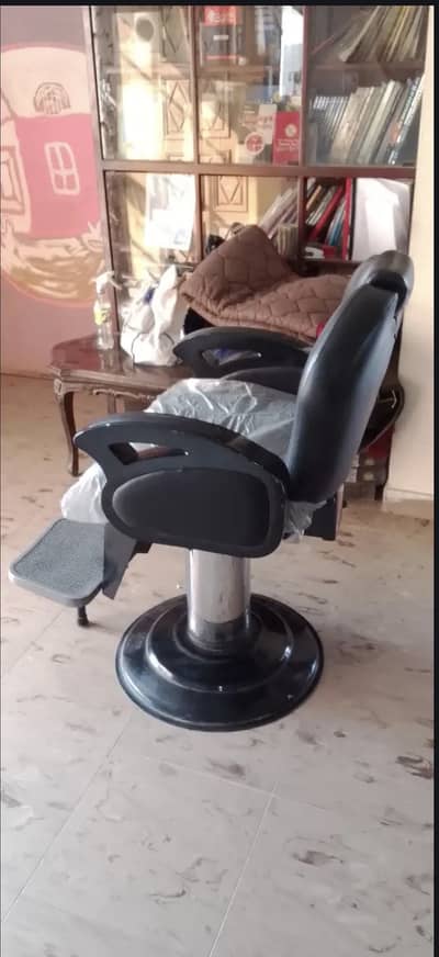 Salon chair