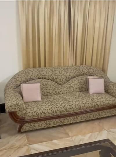 2 sofa set is available for sale