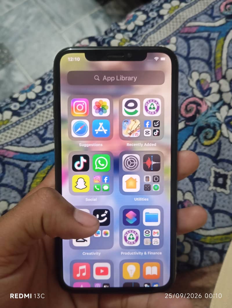 Apple iPhone XS 3
