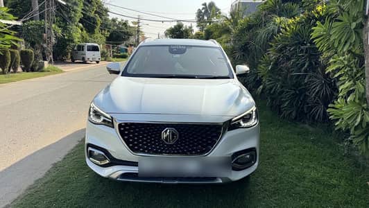MG HS 2021 CBU - White with Red