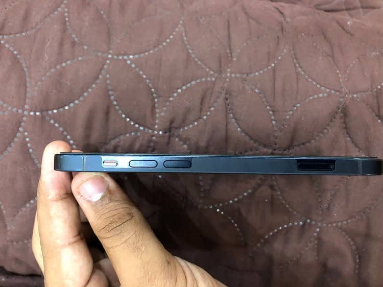 Apple iPhone 12 1