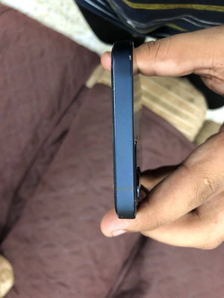 Apple iPhone 12 3