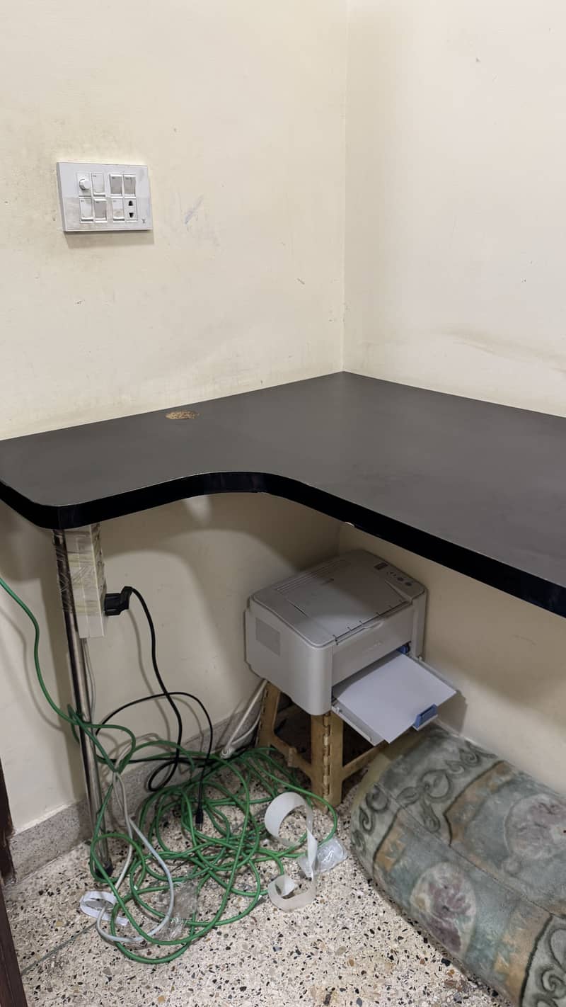 L shape computer corner table with wire hole 2