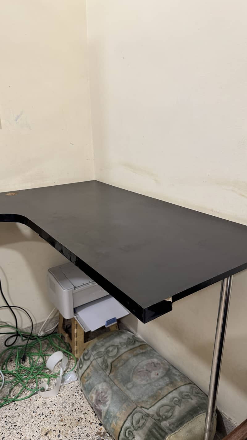 L shape computer corner table with wire hole 3