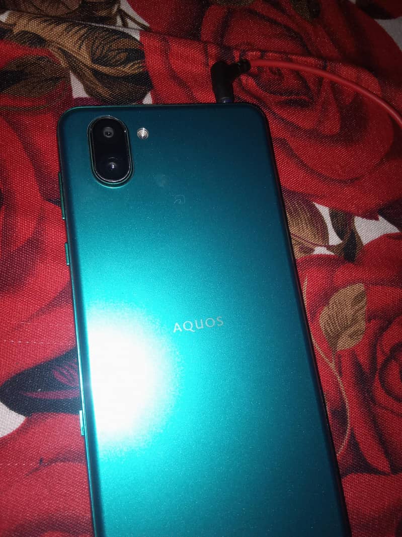 Sharp Aquos R3 0