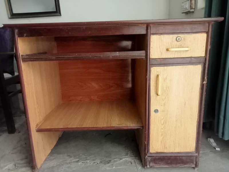 Computer Table 0