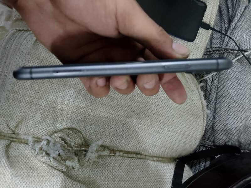 Apple iPhone 11 4