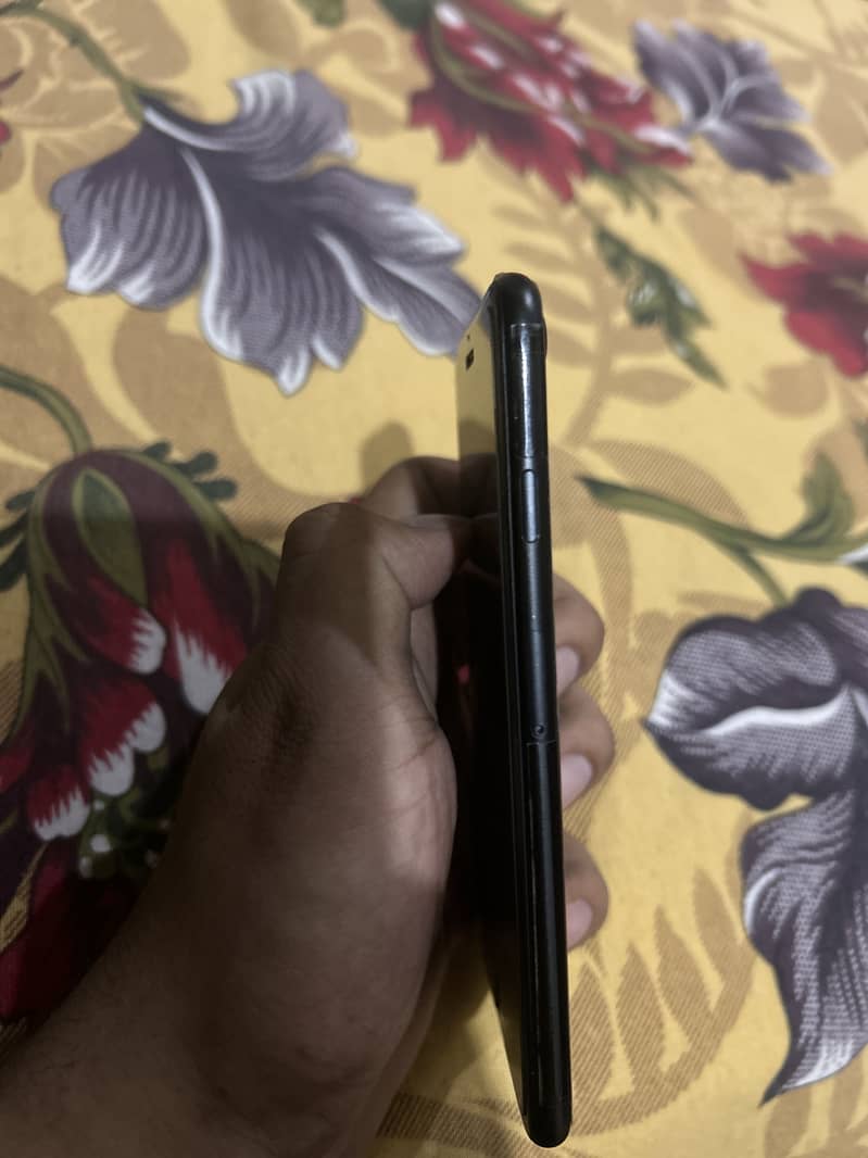 Apple iPhone 7 3