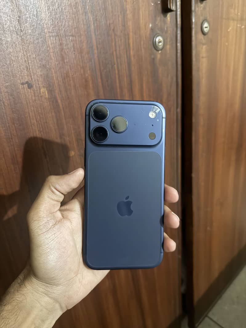 Apple iPhone 17 Pro Max 0