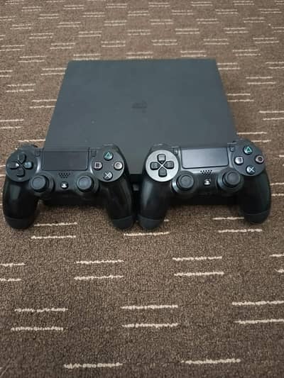 PS4 Slim 500 GB with 3 games installed and 2 controllers