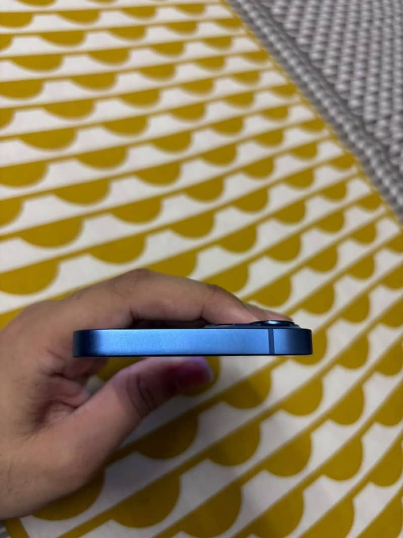 Apple iPhone 13 3
