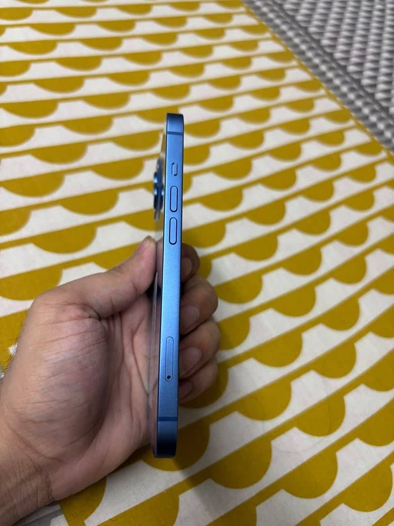 Apple iPhone 13 5