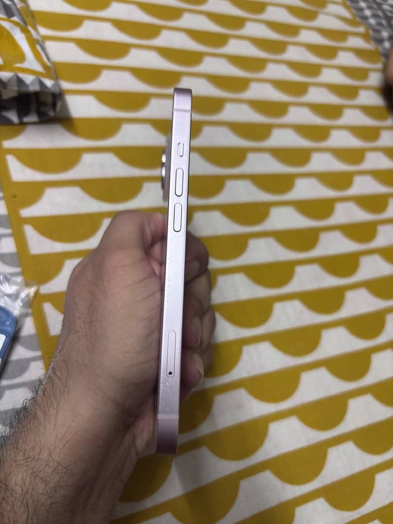 Apple iPhone 13 6