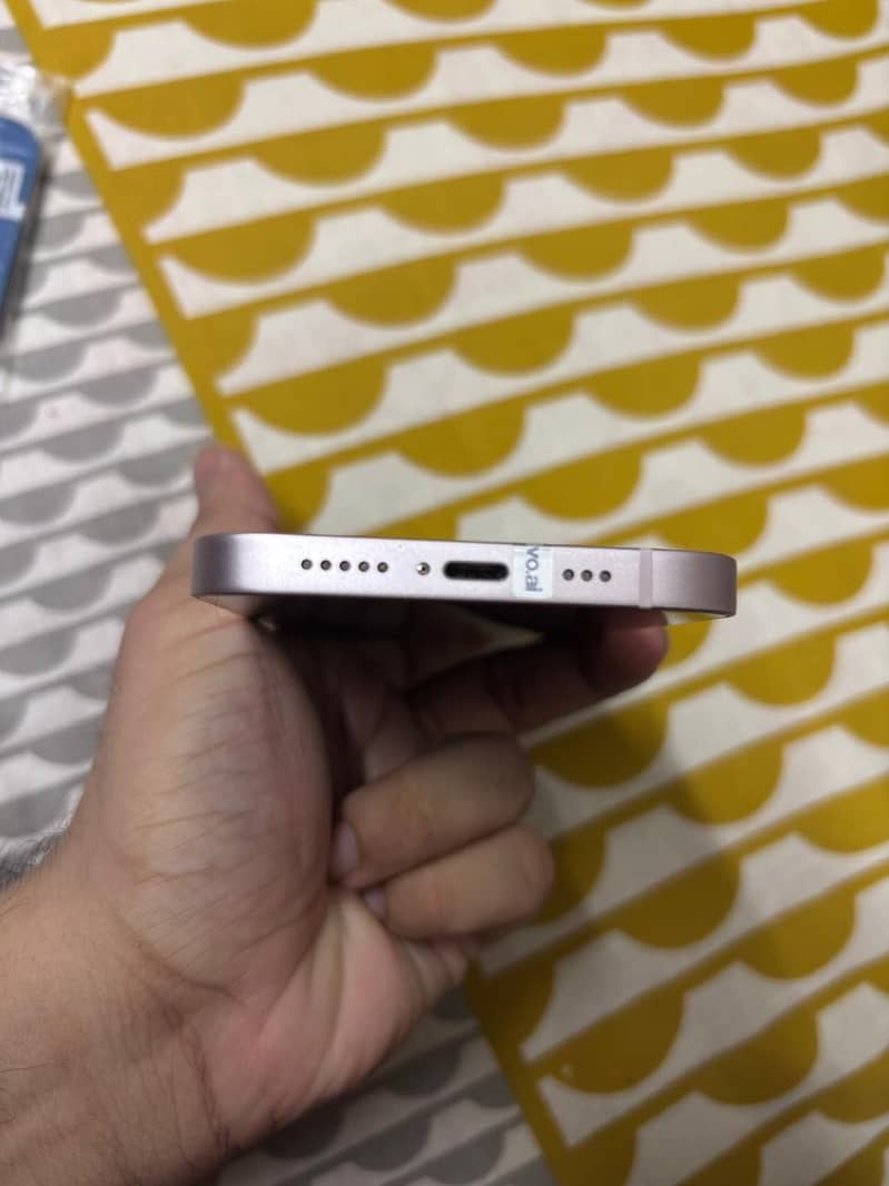 Apple iPhone 13 11