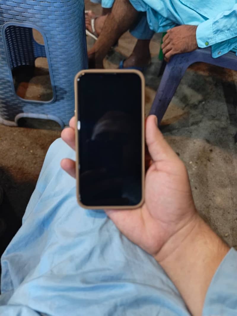 Apple iPhone 13 2