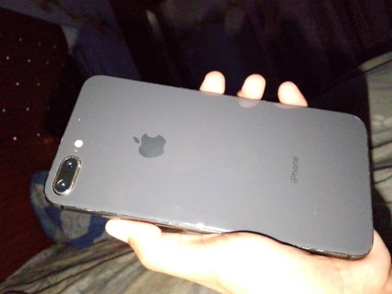 Apple iPhone 8 Plus 0