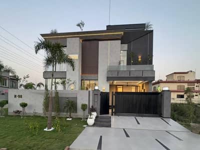 1 Kanal luxury house available for rent