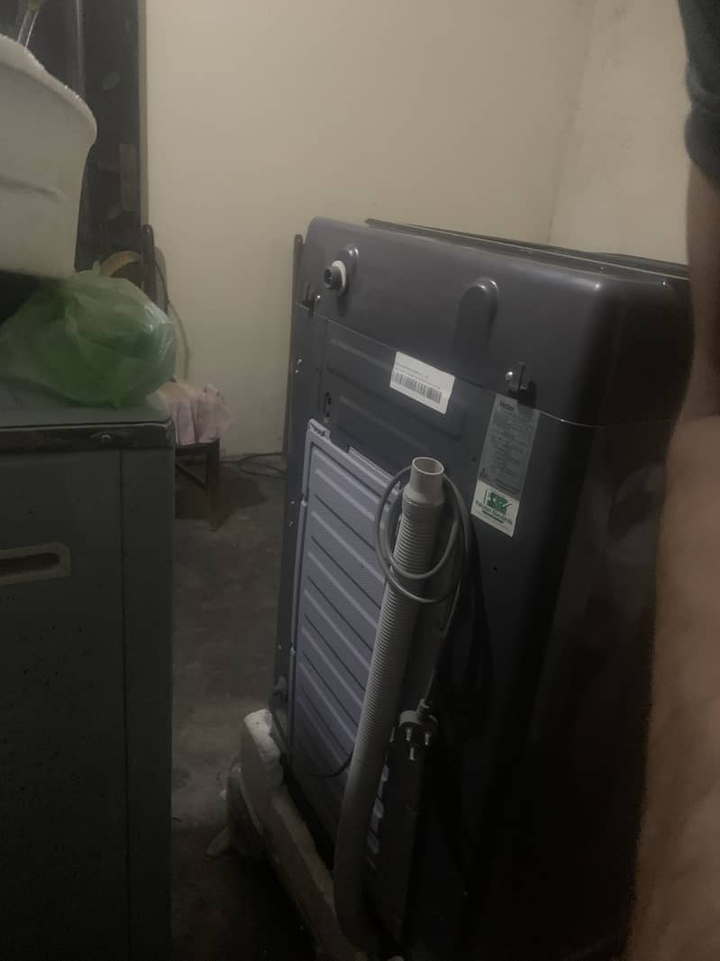 Automatically washing dryer machine 1