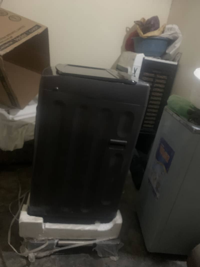 Automatically washing dryer machine 4