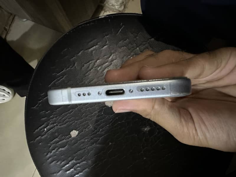 IPHONE 15 4