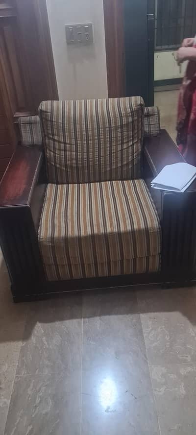 SOFA SET 3+2+1 in USED CONDITION URGENT SALE 03281010987