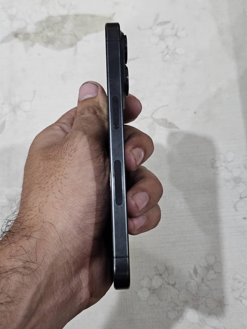 Apple iPhone 15 Pro 2