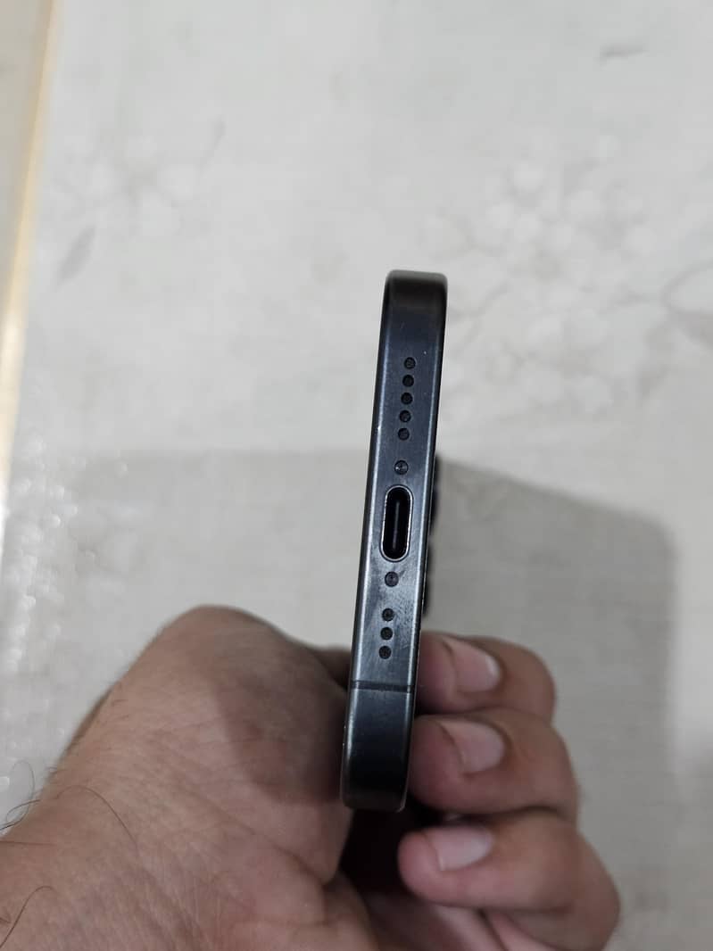 Apple iPhone 15 Pro 3