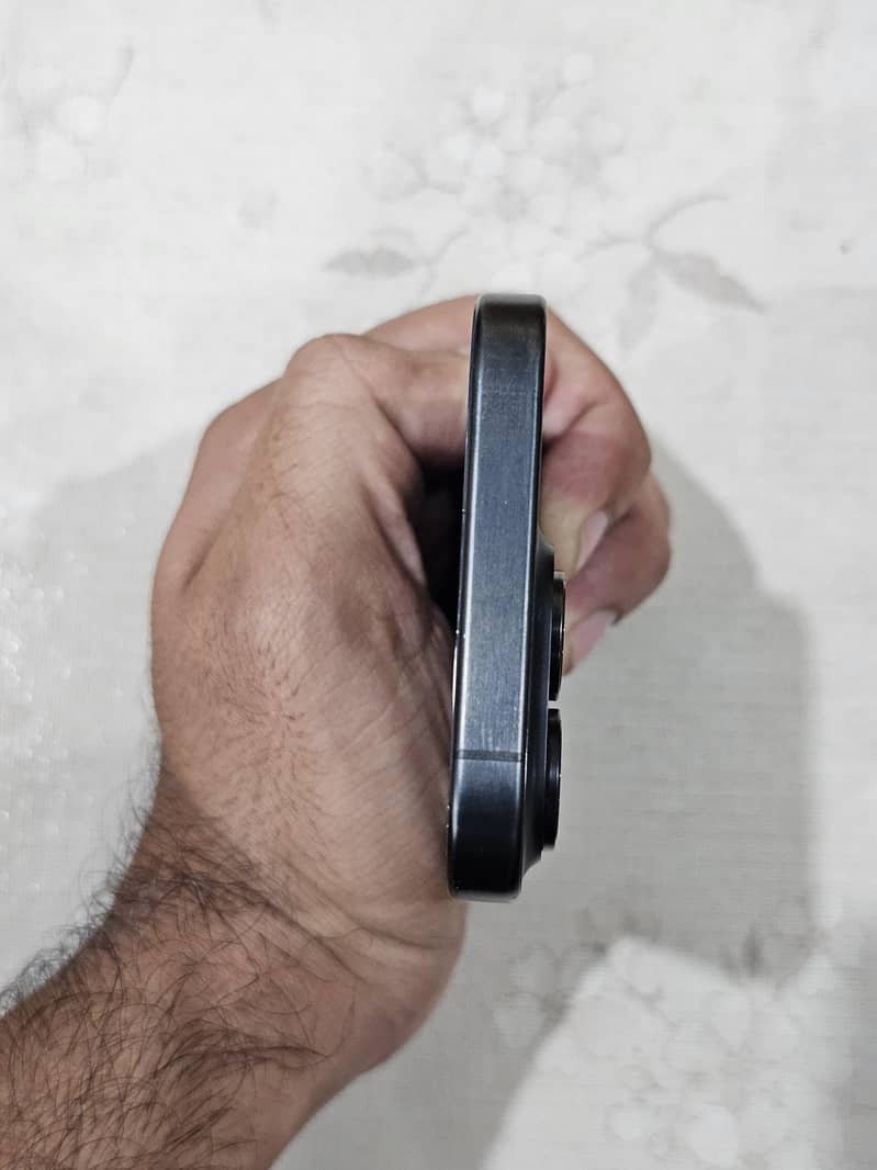 Apple iPhone 15 Pro 4
