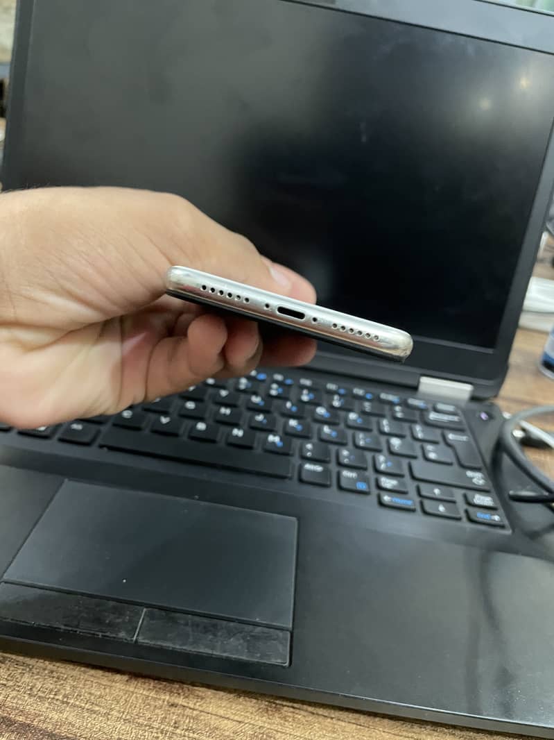 Apple iPhone X 4