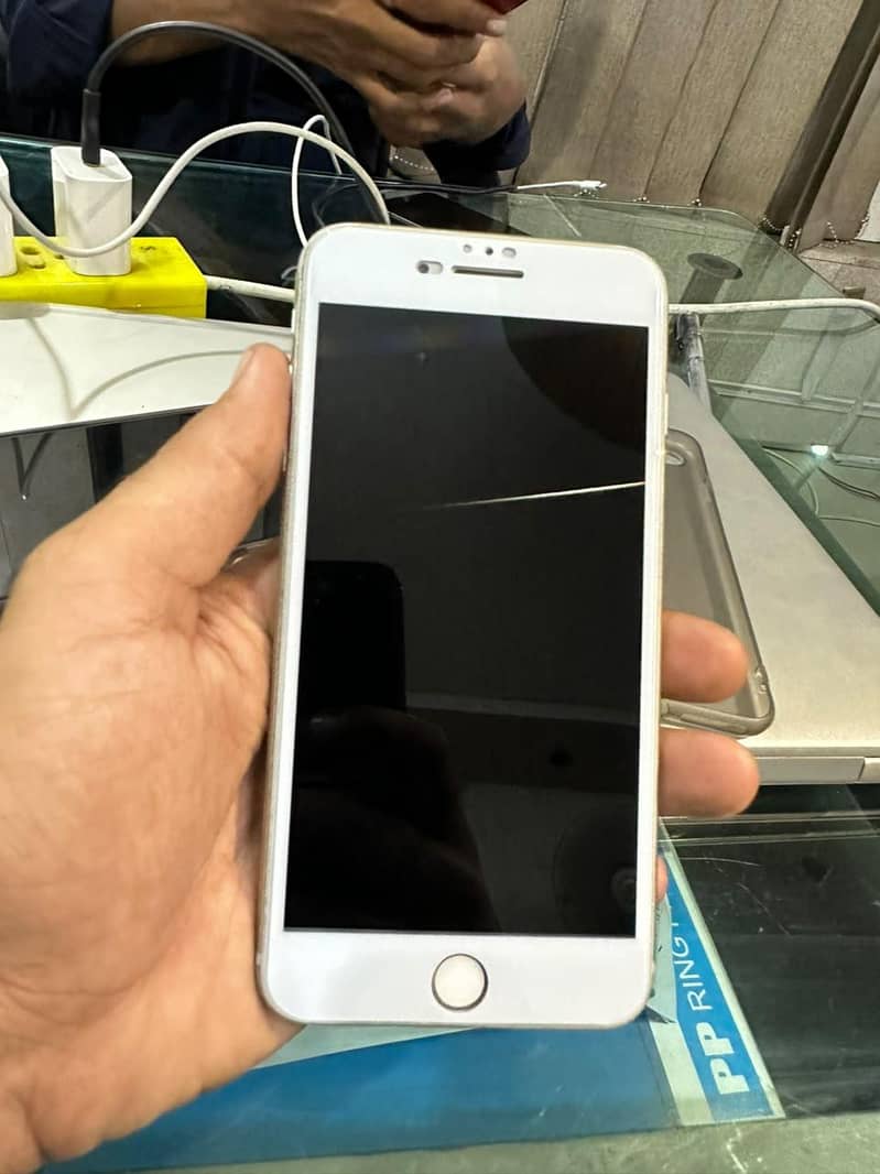 Apple iPhone 7 Plus 0