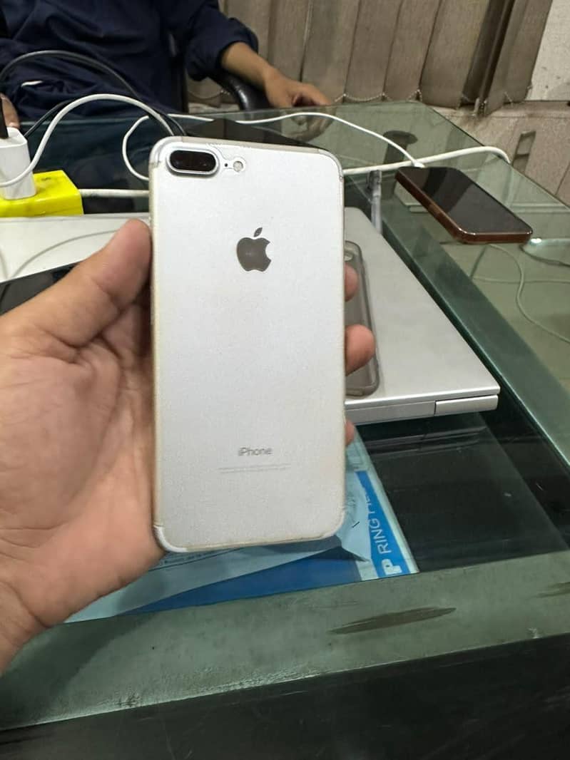 Apple iPhone 7 Plus 1