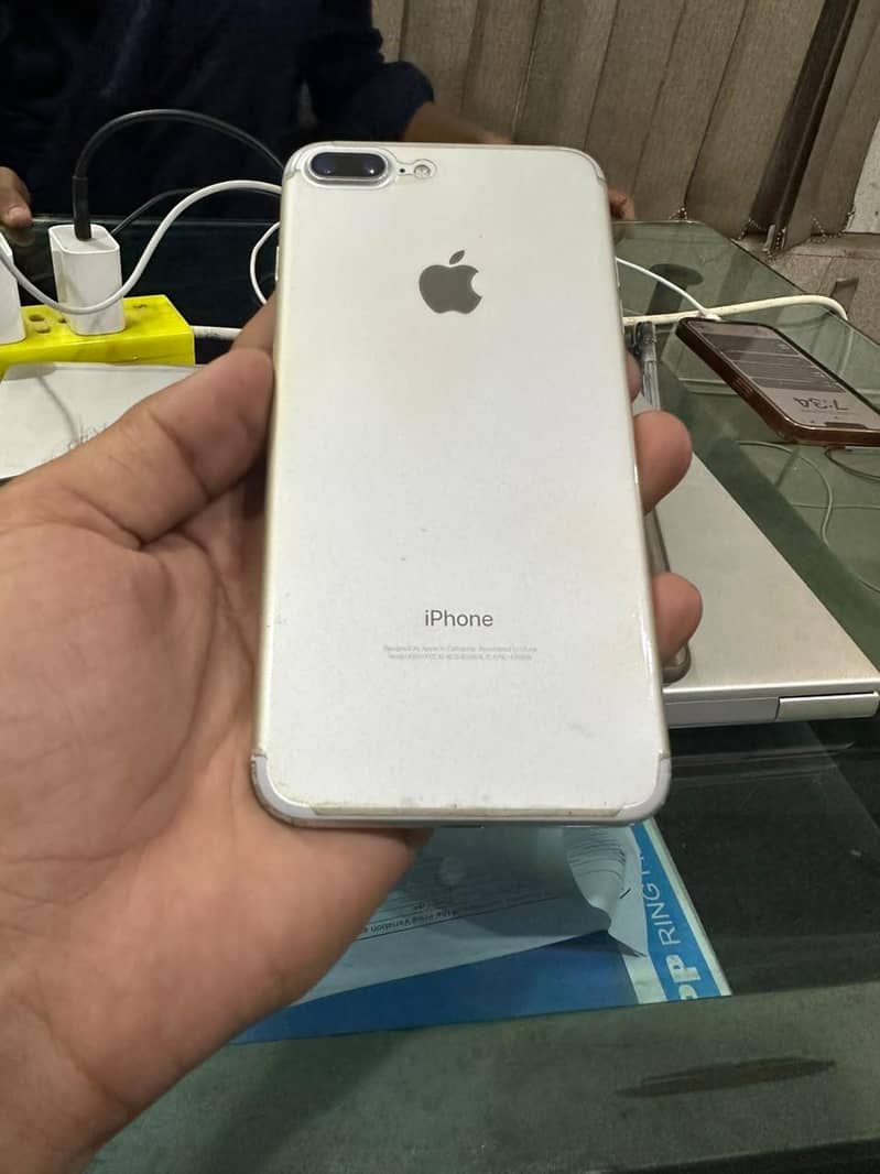 Apple iPhone 7 Plus 3