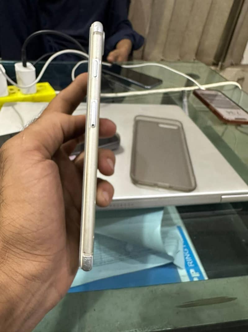 Apple iPhone 7 Plus 5
