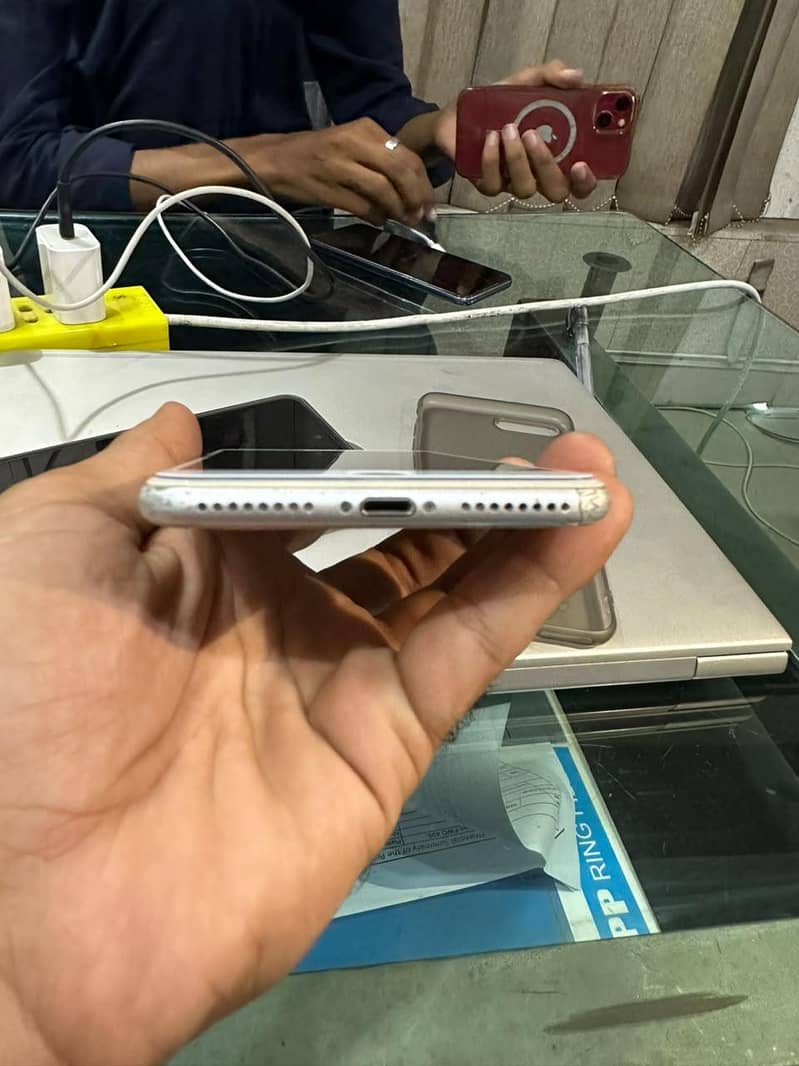 Apple iPhone 7 Plus 6