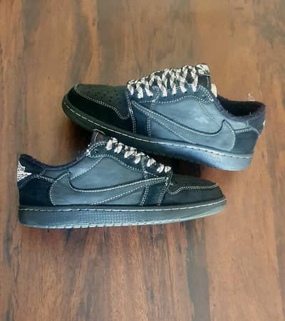 NIKE AIR JORDAN × TRAVIS SCOTT PHANTOMS