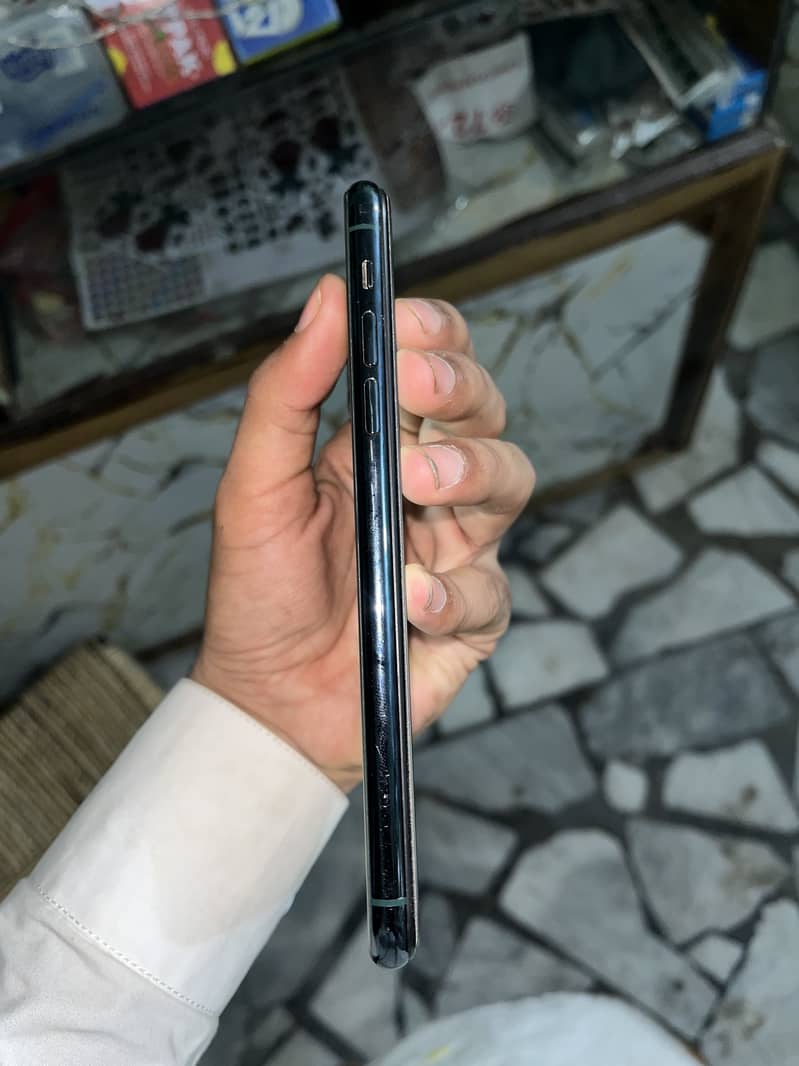 Apple iPhone 11 Pro Max 1