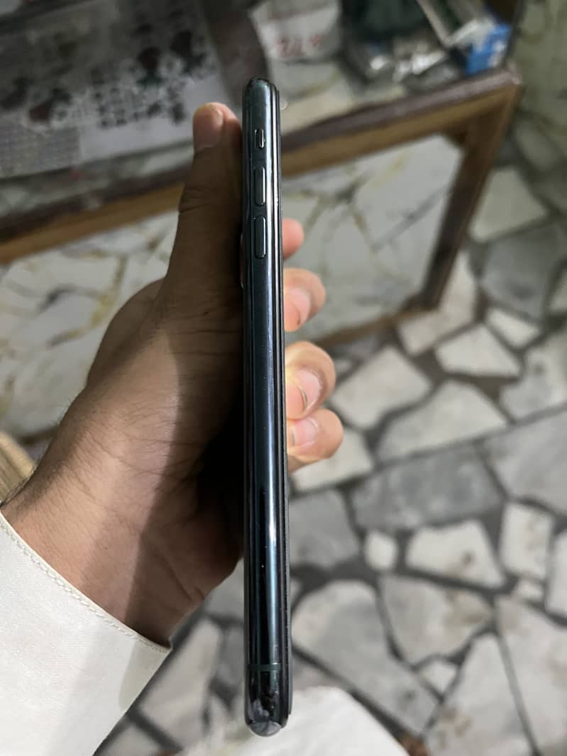 Apple iPhone 11 Pro Max 3