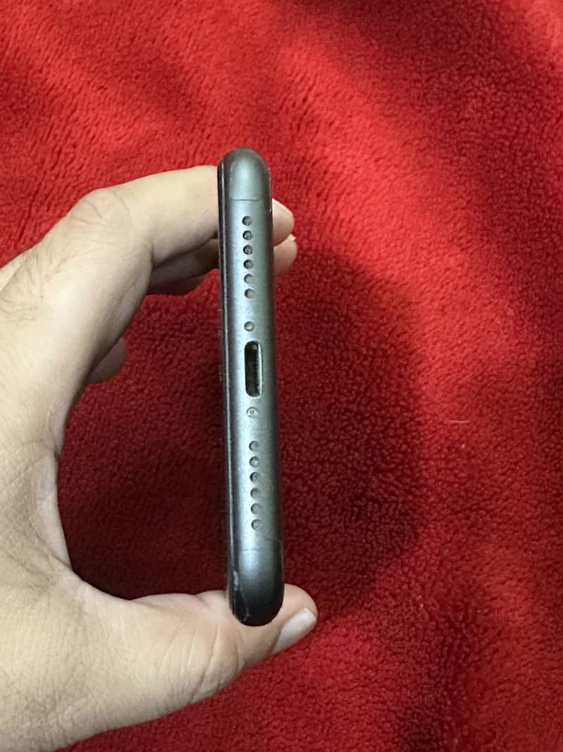 Apple iPhone 11 7