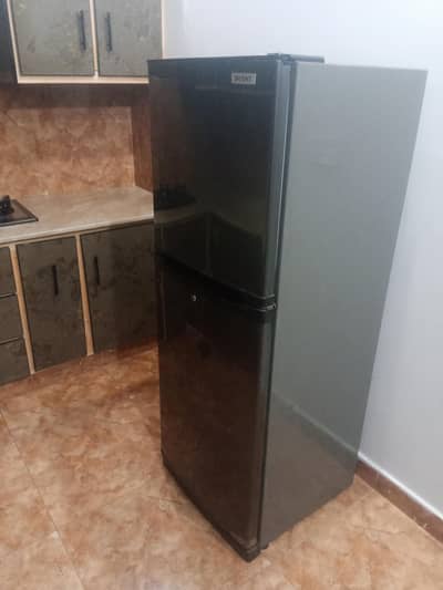fridge very neat condition Cool 100%
