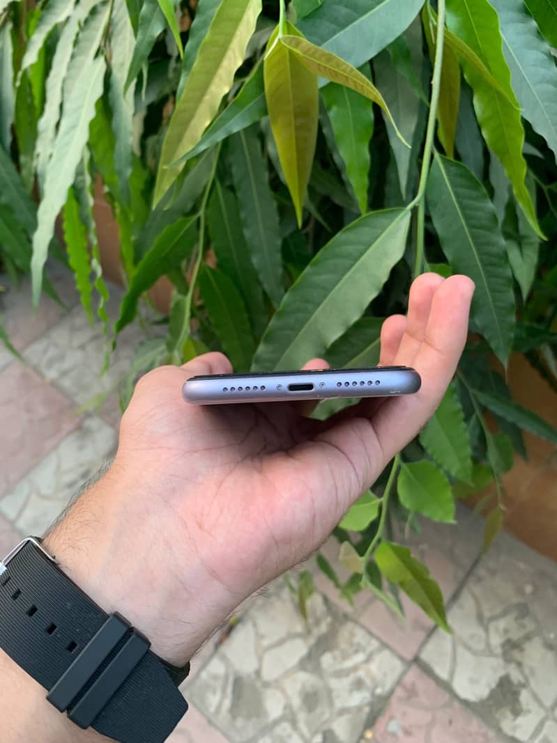 Apple iPhone 11 5