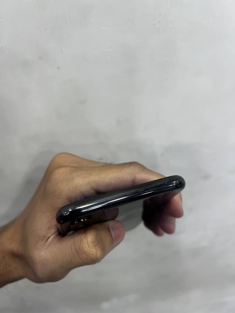 Apple iPhone X 5