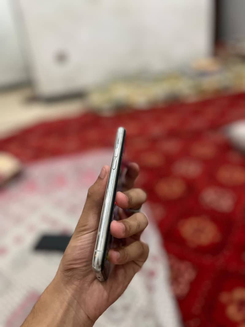 Apple iPhone 11 Pro 2