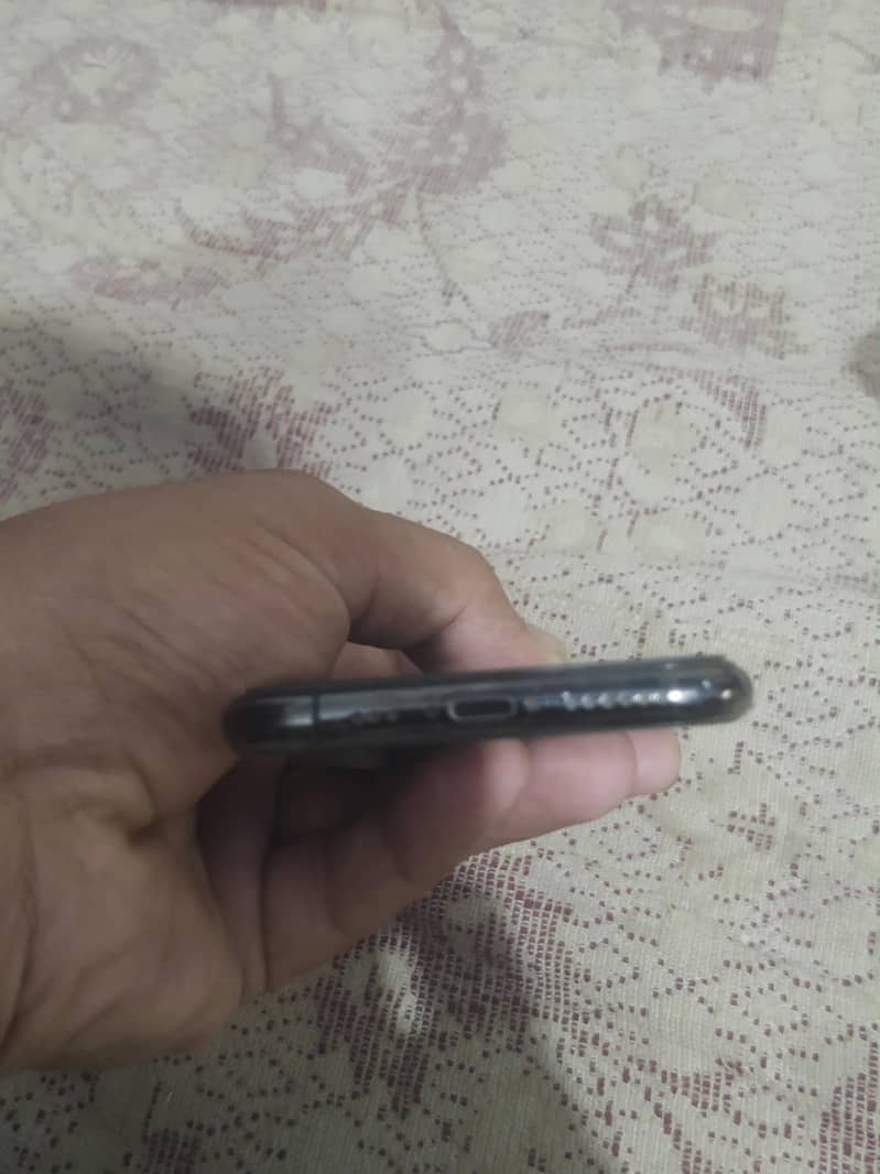 Apple iPhone 11 Pro 1