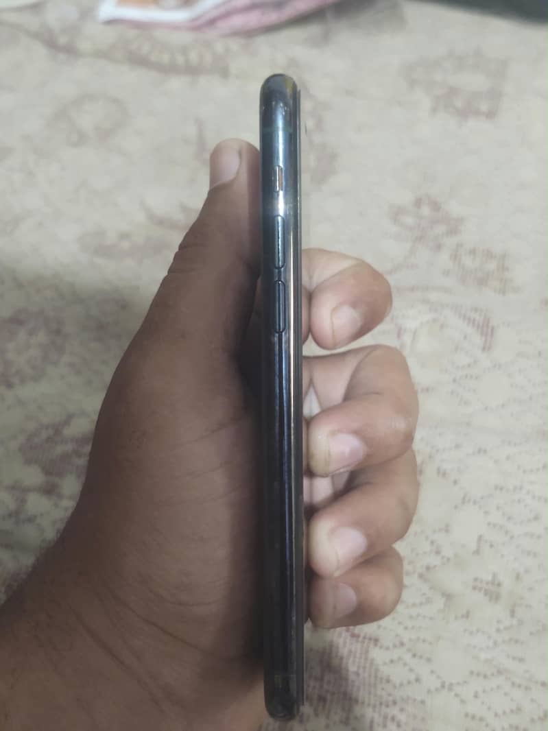 Apple iPhone 11 Pro 3