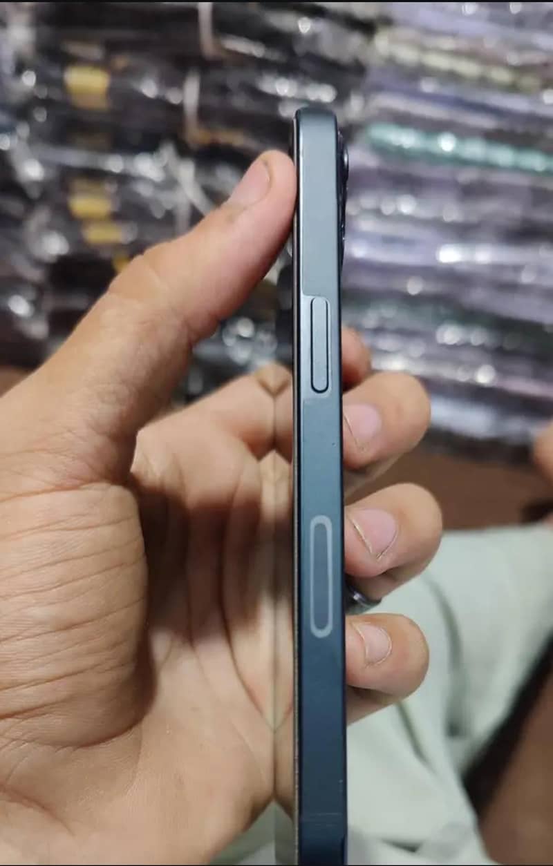 Apple iPhone 13 1